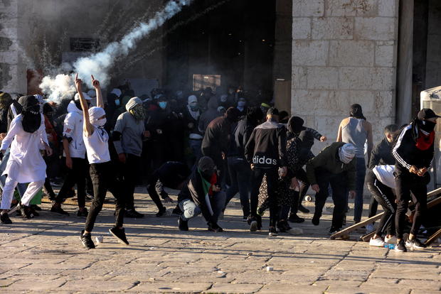 Palestinian protestors clash with Israeli security forces at the compound that houses Al-Aqsa Mosque, known to Muslims as Noble Sanctuary and to Jews as Temple Mount, in Jerusalem's Old City 