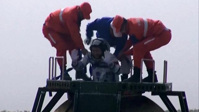 cbsn-fusion-three-chinese-astronauts-touch-down-in-gobi-desert-thumbnail-966127-640x360.jpg 