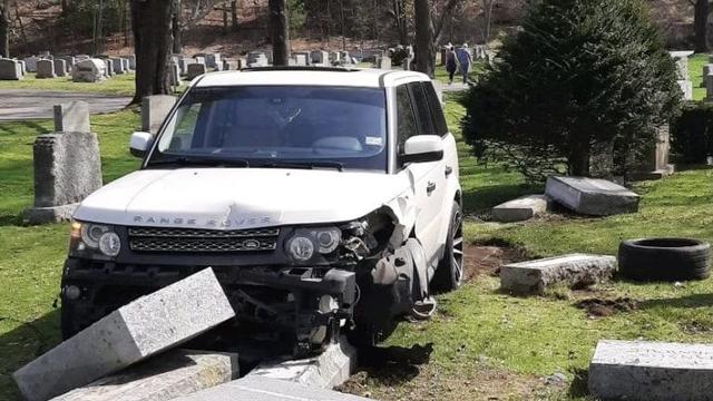 MELROSE-CEMETERY-CRASH.jpg 