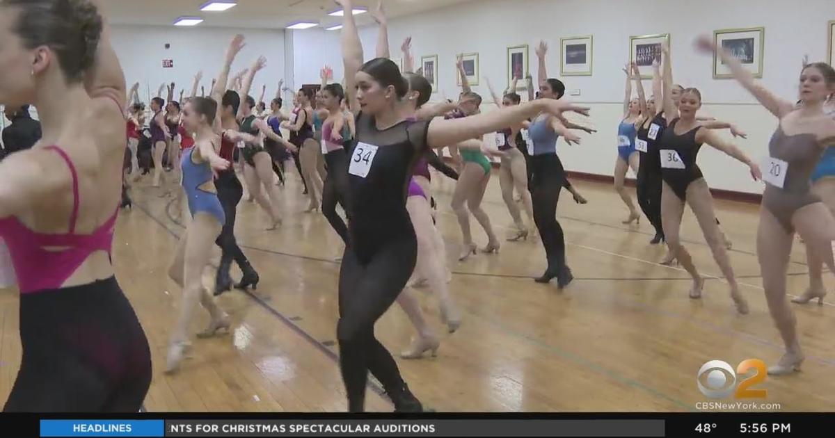 Rockettes lower height requirements for Christmas Spectacular auditions