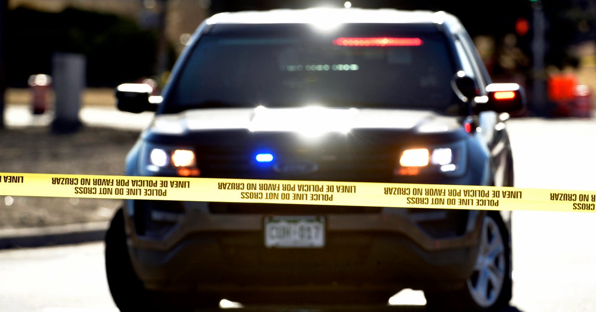 Lakewood police seeking suspect after man dies from being stabbed - CBS ...