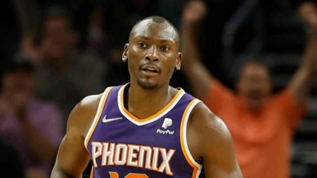 Suns' Bismack Biyombo assists people in Democratic Republic of Congo