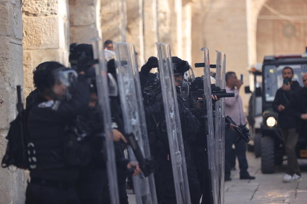 Israeli forces raid Al-Aqsa Mosque 