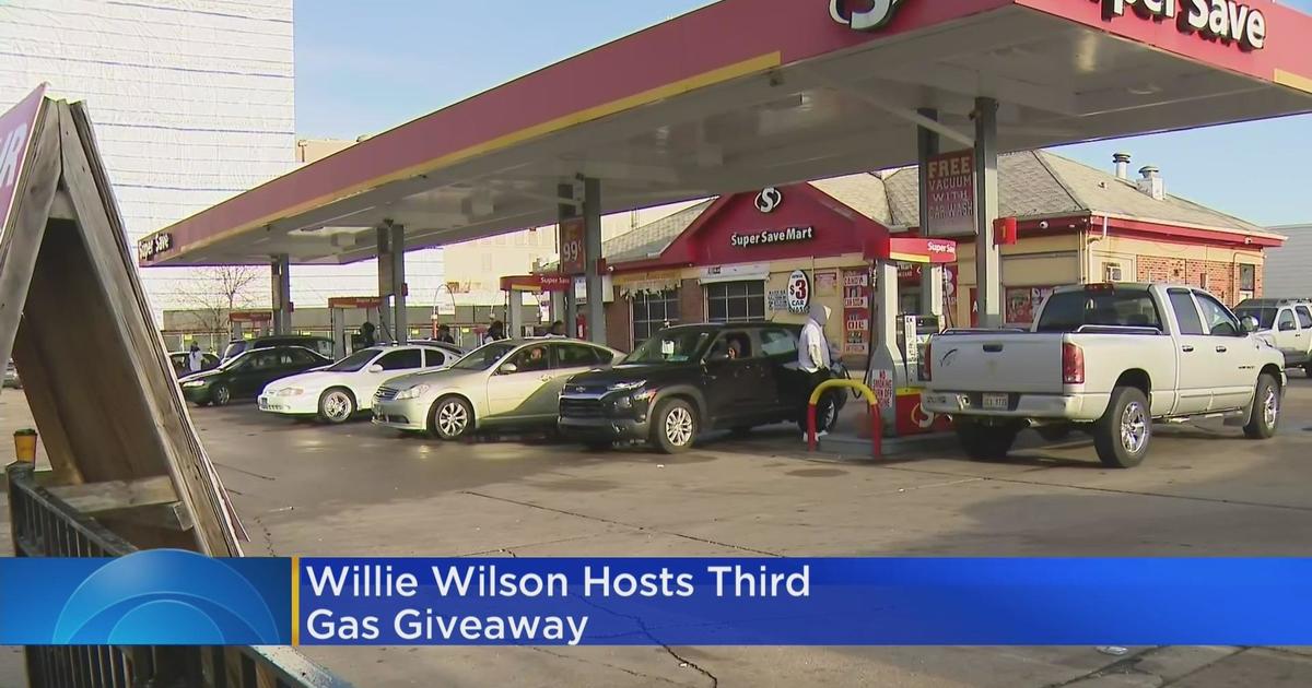 Mayoral candidate Willie Wilson hosts third gas giveaway CBS Chicago
