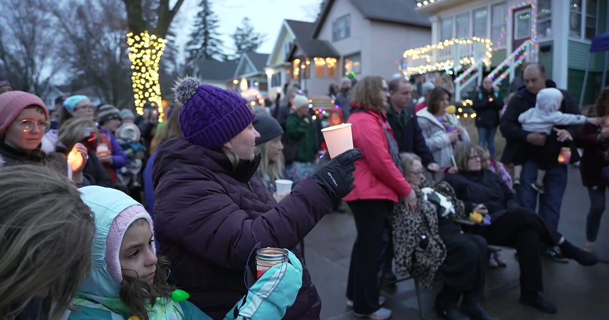 Vigil Held In Duluth For Slain Barry Family CBS Minnesota