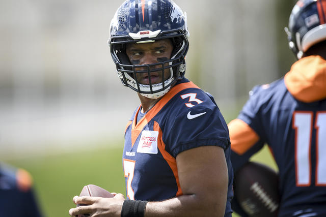 Denver Broncos: 10 photos of Russell Wilson at OTAs