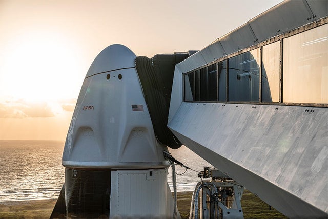 042622-crewdragon.jpg 