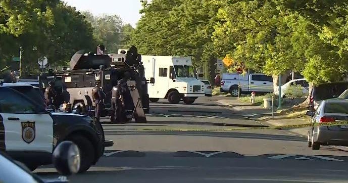 Armed suspect surrenders following hostage standoff in Sacramento - CBS ...