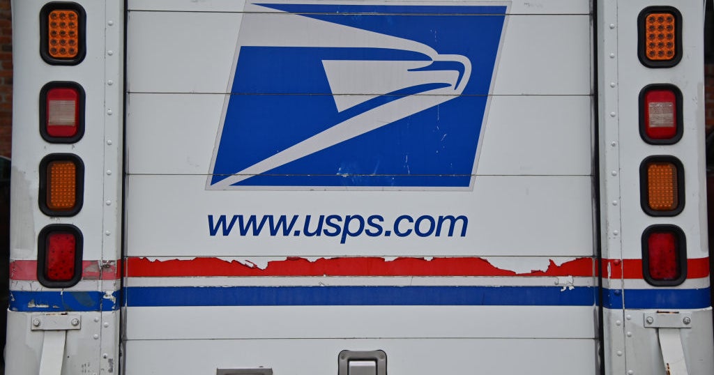 Florida mail carrier attacked by dogs when truck broke down