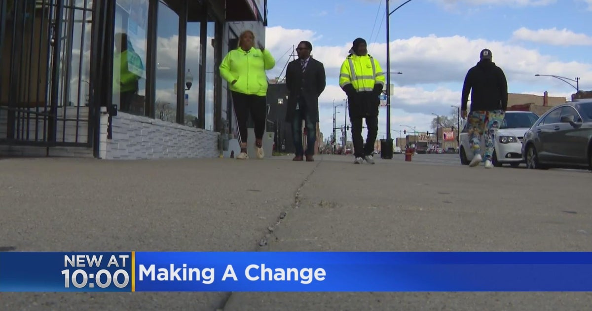Institute for Nonviolence Chicago hits streets to curb violence in West ...