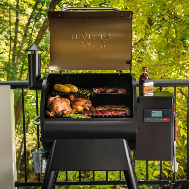 Traeger Grills Pro Series 575 wood pellet grill and smoker with Wi-Fi 