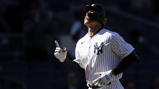 Judge leads surging Yankees past sloppy Orioles 10-5