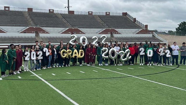 Mansfield ISD's Class of 2022 has a record number of twins - CBS Texas