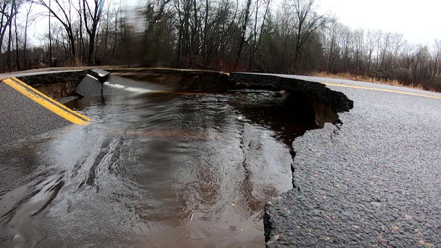 MN-Flooding-Pkg-5p_WCCO1CBL.jpg 