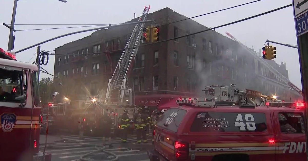 Fire tears through apartment building in Sunset Park, Brooklyn CBS(00)