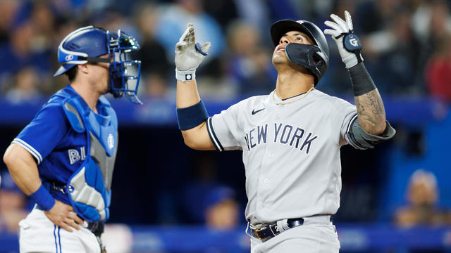 yankees-blue-jays-gleyber-torres.jpg 