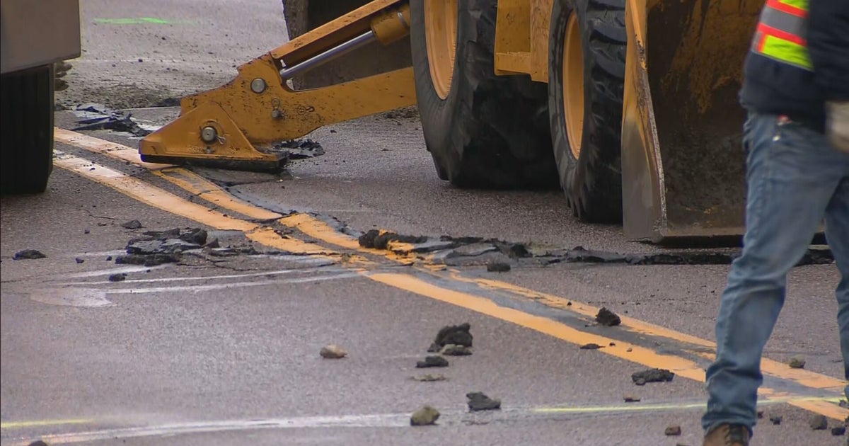 Crews Work To Repair Water Main Break In Lakewood - CBS Colorado