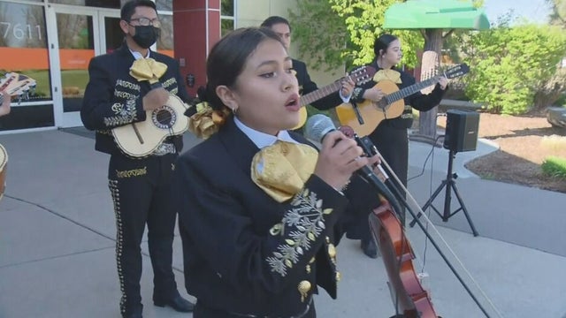 Mariachis-1-2-copy.jpg 