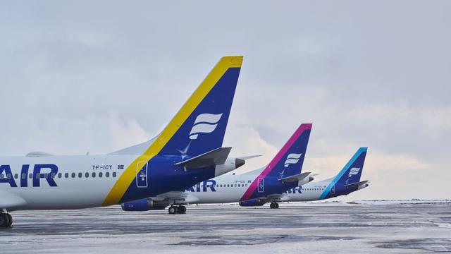 Icelandair-Max-Tails.jpg 