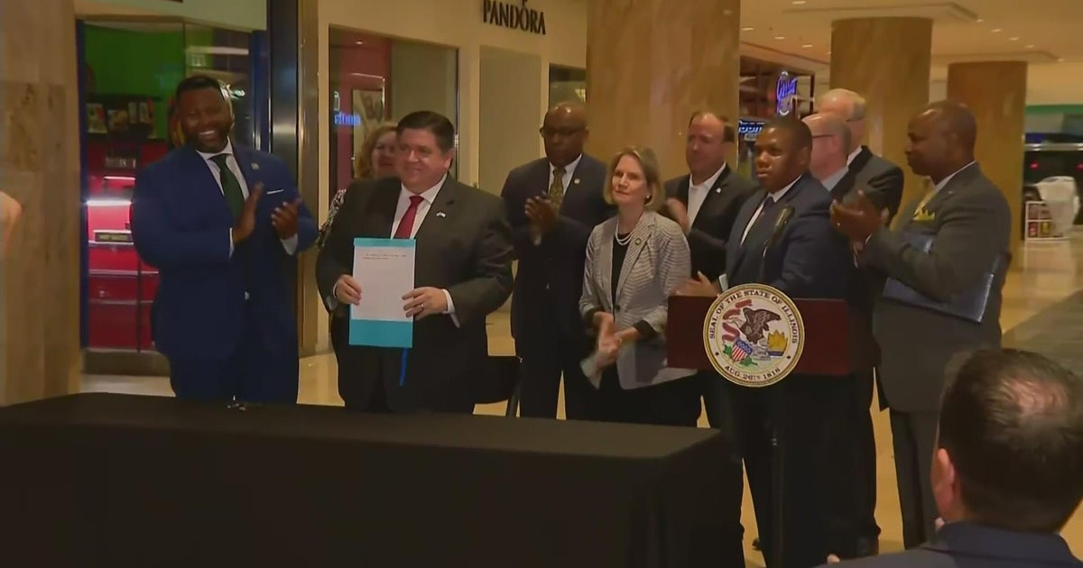 Gov. Pritzker signs state bill cracking down on organized retail theft ...