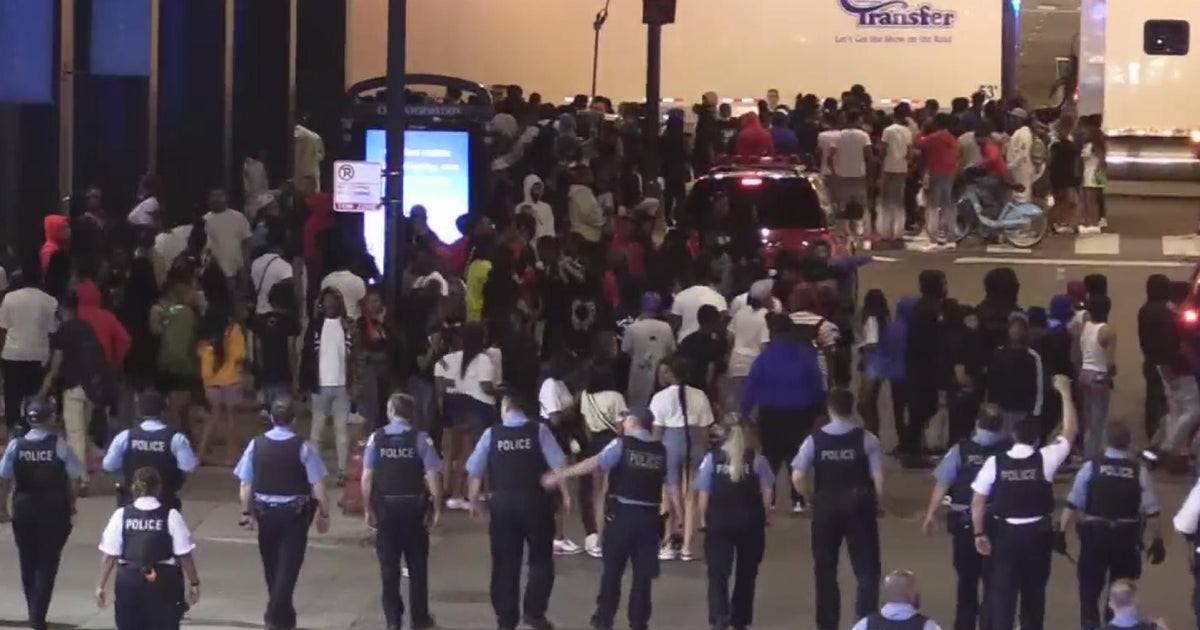 2 men shot in overnight chaos in The Loop - CBS Chicago