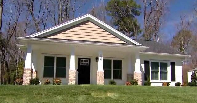 Eye on America: 3D-printed homes, a community program for refugee kids and more