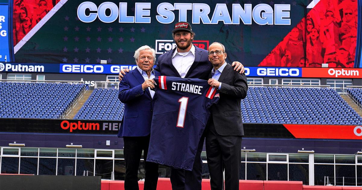 NFL Draft 2022: Bill Belichick's Cole Strange pick was classic Patriots