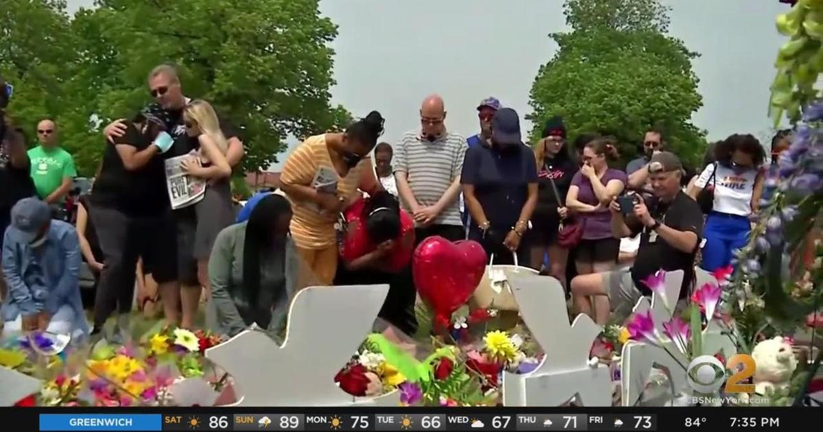 Moment of silence held 1 week after racist massacre in Buffalo ...