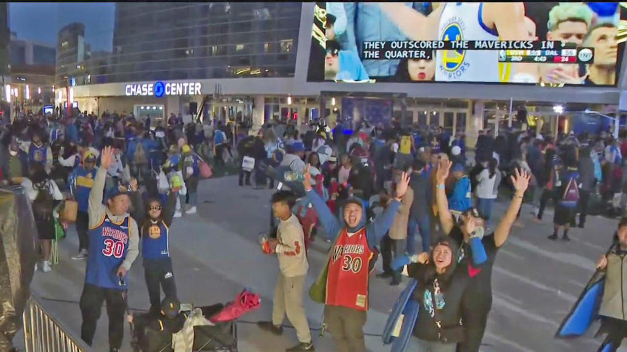 Warriors fans pack Thrive City for Game 3 watch party