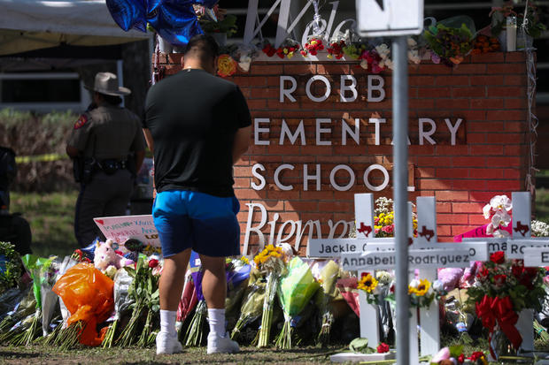 Memorial for Texas school shooting victims 