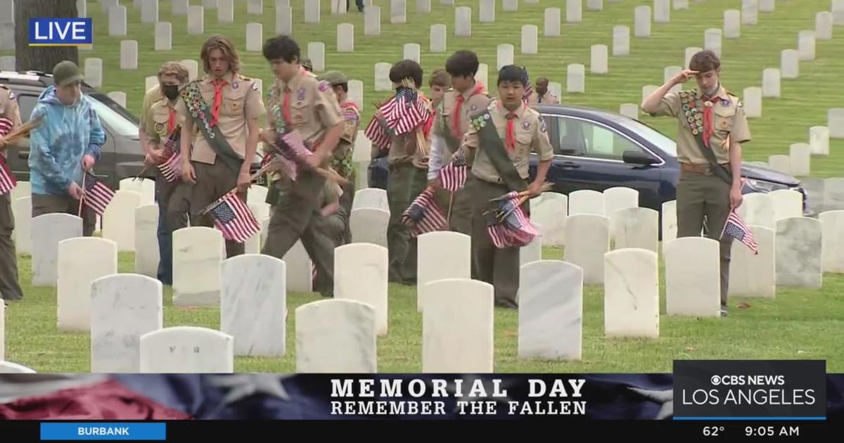 Tens Of Thousands Of American Flags Placed By The Graves Of Fallen ...