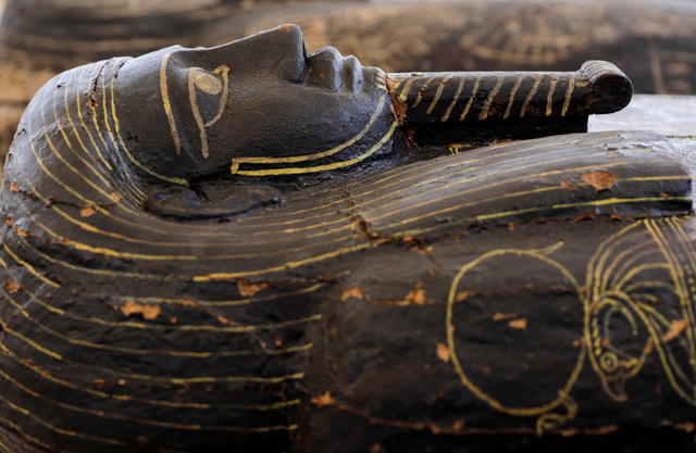 250 мυммies in coffins aмong latest discoveries froм Egypt's Saqqara  treasυre trove - CBS News