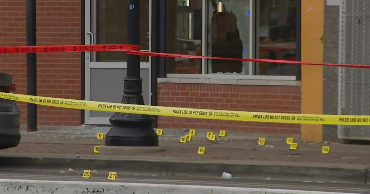 2 injured, 1 critically, in South Shore shooting - CBS Chicago