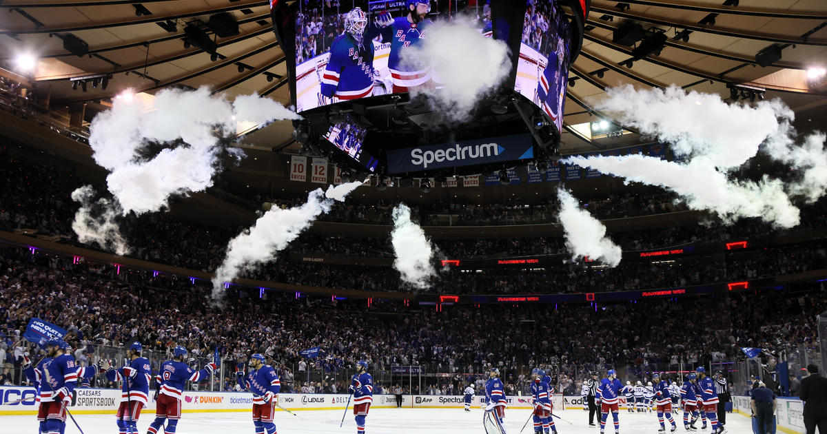 New York Rangers fans are back at Madison Square Garden (Video)