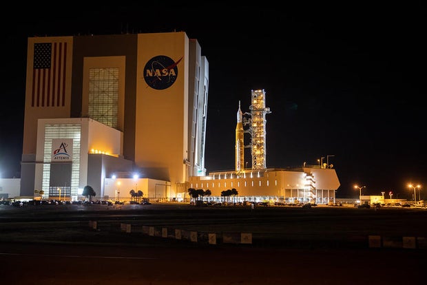 060622-nasa-rollout1.jpg 