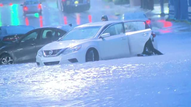 b-tz5-18-flooded-cars-wfor5q6v.jpg 