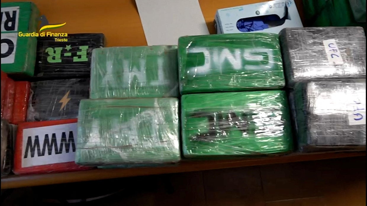 Italian police hit Colombian drug gang, seize tonnes of cocaine 