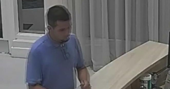 Fort Lauderdale police search for accused burglar caught on camera