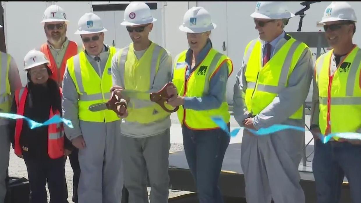 pg-e-shows-off-new-tesla-battery-project-in-moss-landing-cbs-san