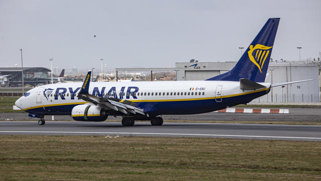 Ryanair Boeing 737-800 Landing In Brussels 