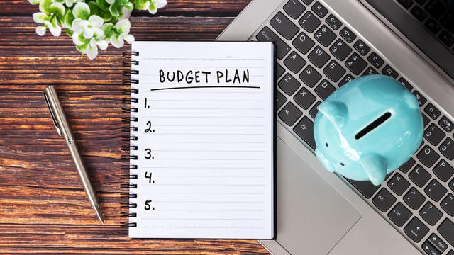 Budget Plan Text on Note Pad 