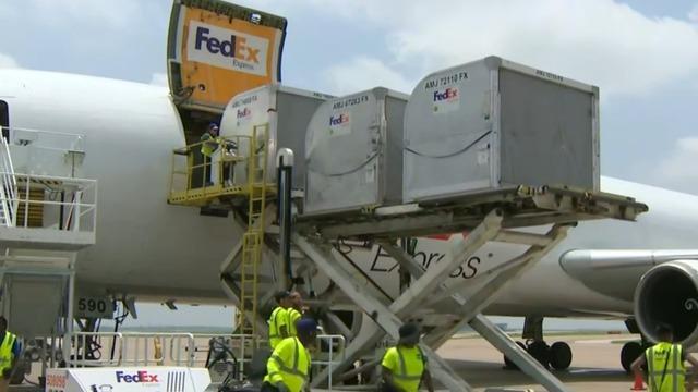 cbsn-fusion-fifth-baby-formula-shipment-from-over-seas-arrives-in-u-s-thumbnail-1056781-640x360.jpg 