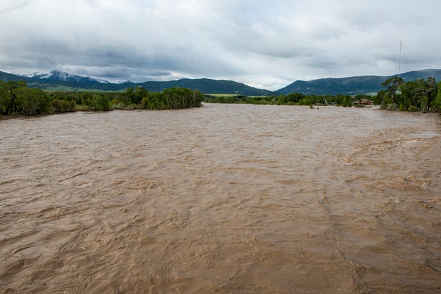 Flooding Temporarily Closes Yellowstone National Park 