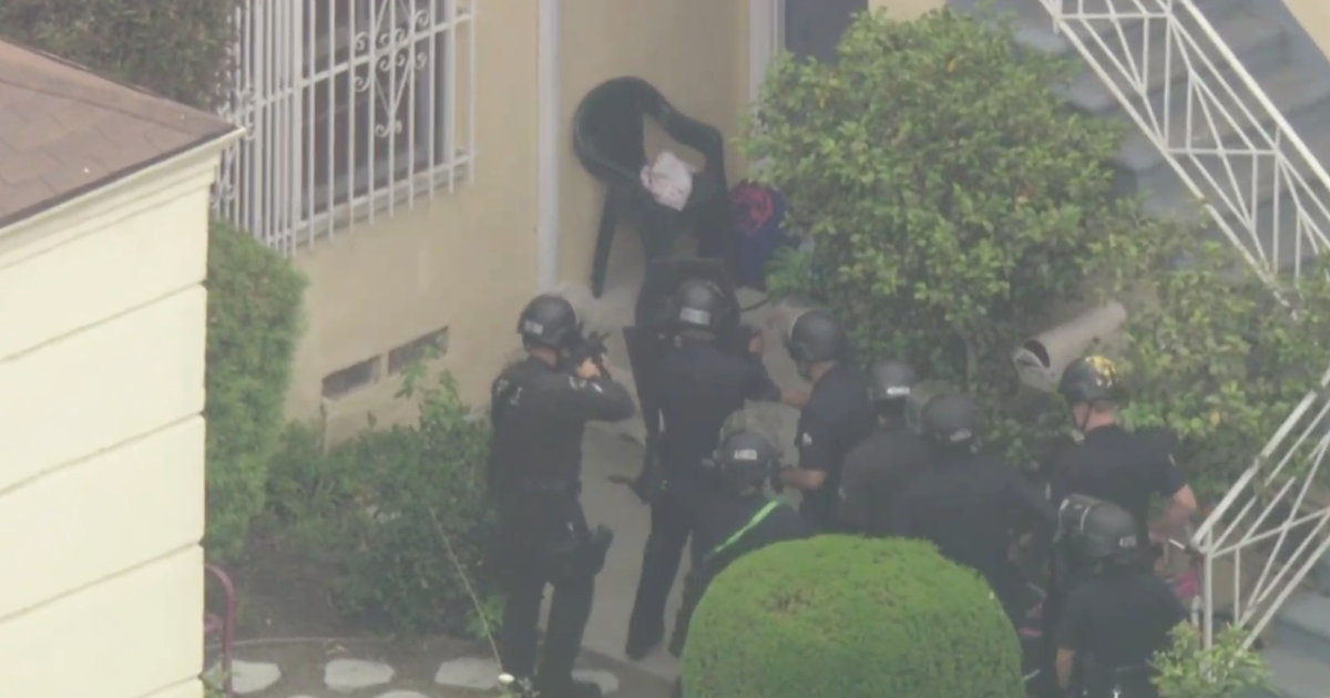Officers shoot armed suspect wandering into businesses, apartment ...