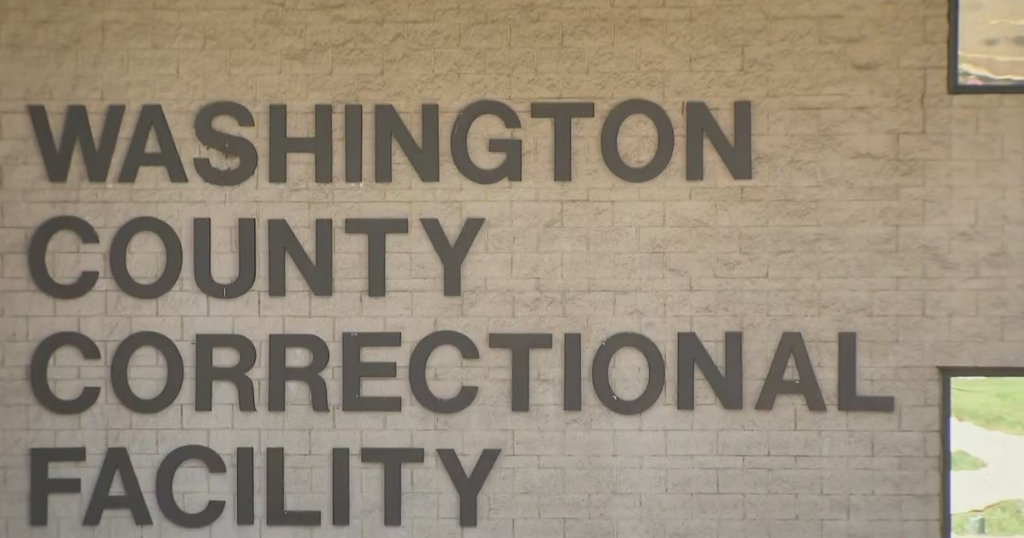 Attorney accused of letting inmate listen to conversation with other attorney - Vimarsana News