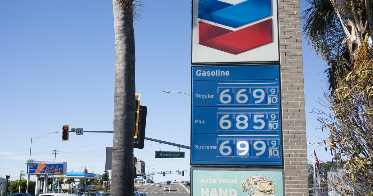 white-house-unlikely-to-push-for-gas-rebate-cards-official-says-cbs