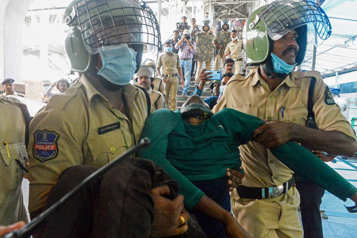 TOPSHOT-INDIA-POLITICS-MILITARY-PROTEST 