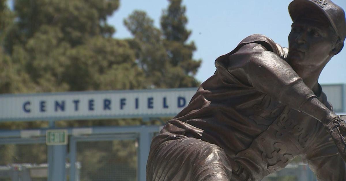 LOOK: Dodgers unveil statue of Sandy Koufax at Dodger Stadium before  Saturday's game against Guardians 