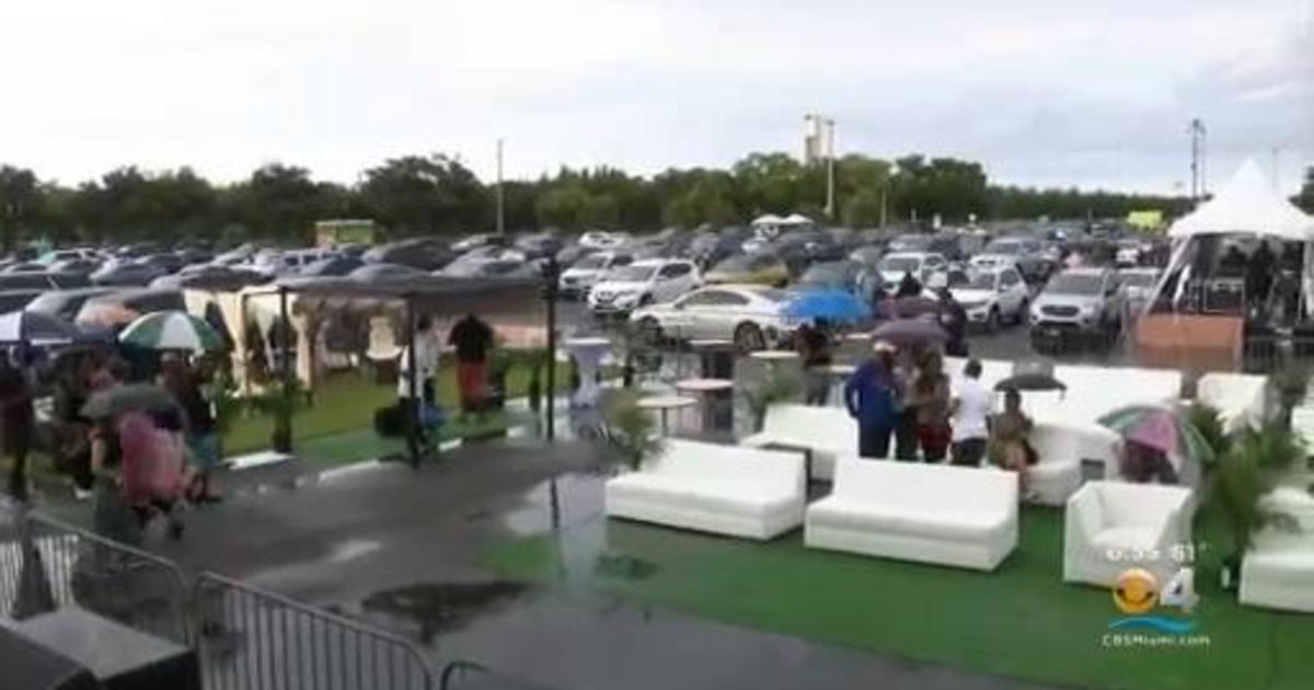 Miami Gardens residents don't let rain stop them from gathering for
