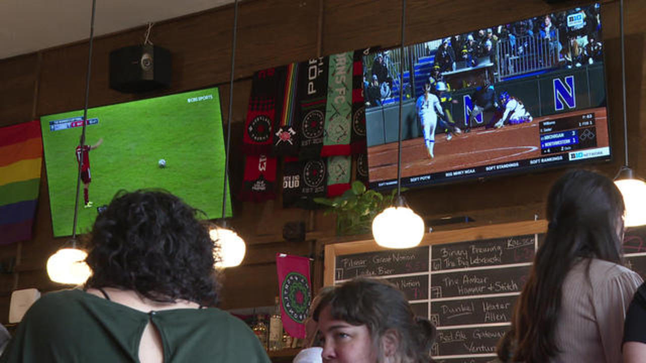 A sports bar dedicated to women's sports - CBS News